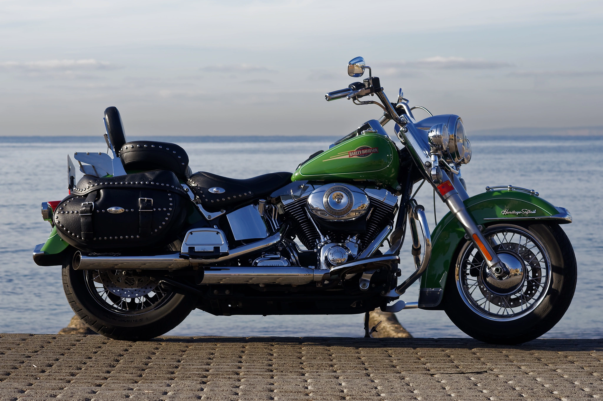 hell-island-motorcycle_heritage-1